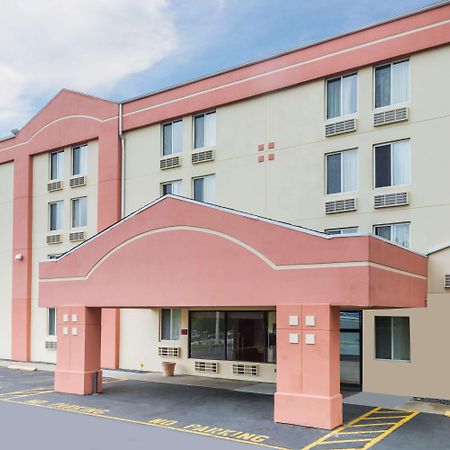 Super 8 By Wyndham Danbury Motel Ngoại thất bức ảnh