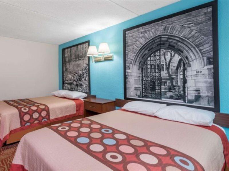 Super 8 By Wyndham Danbury Motel Ngoại thất bức ảnh