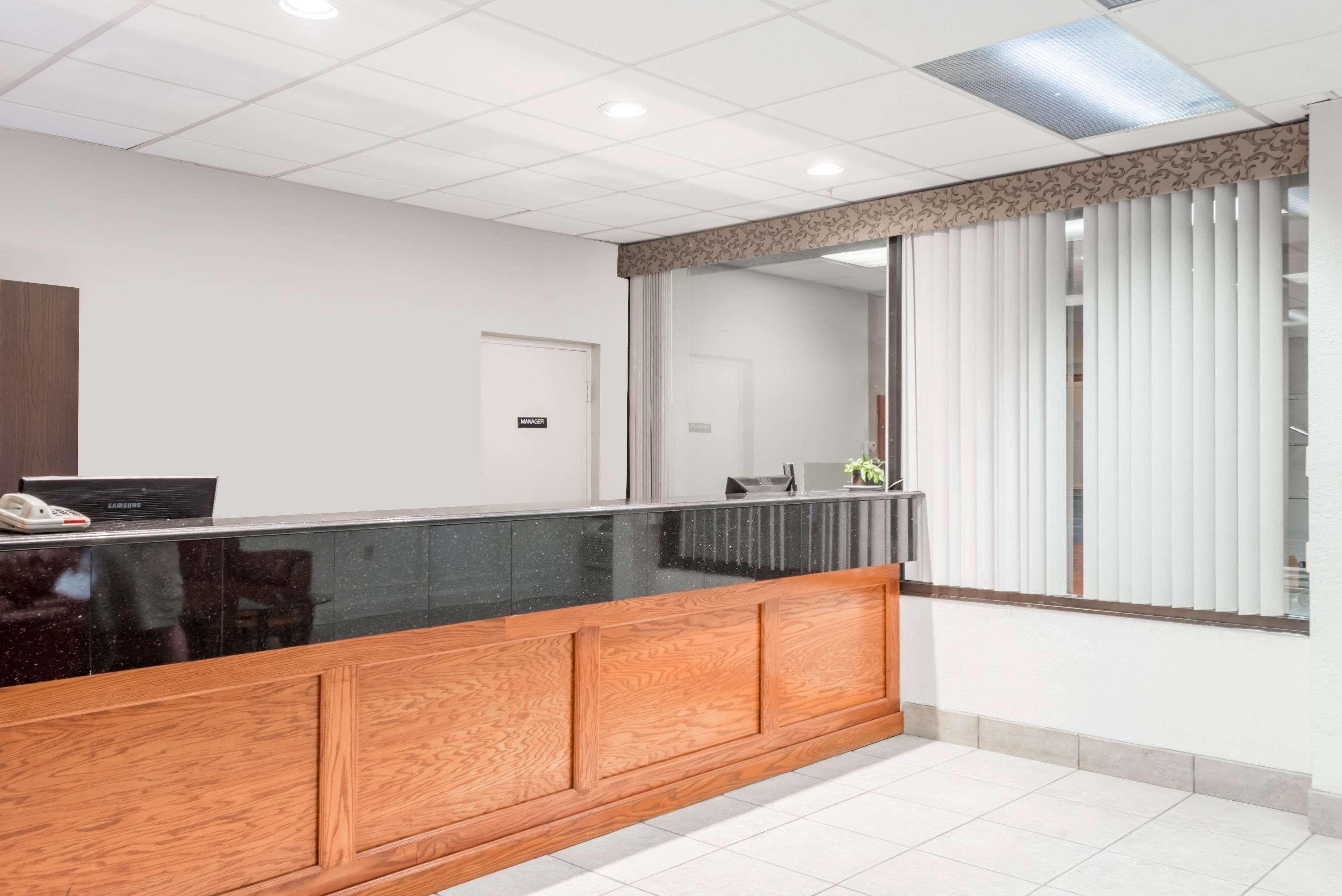 Super 8 By Wyndham Danbury Motel Ngoại thất bức ảnh