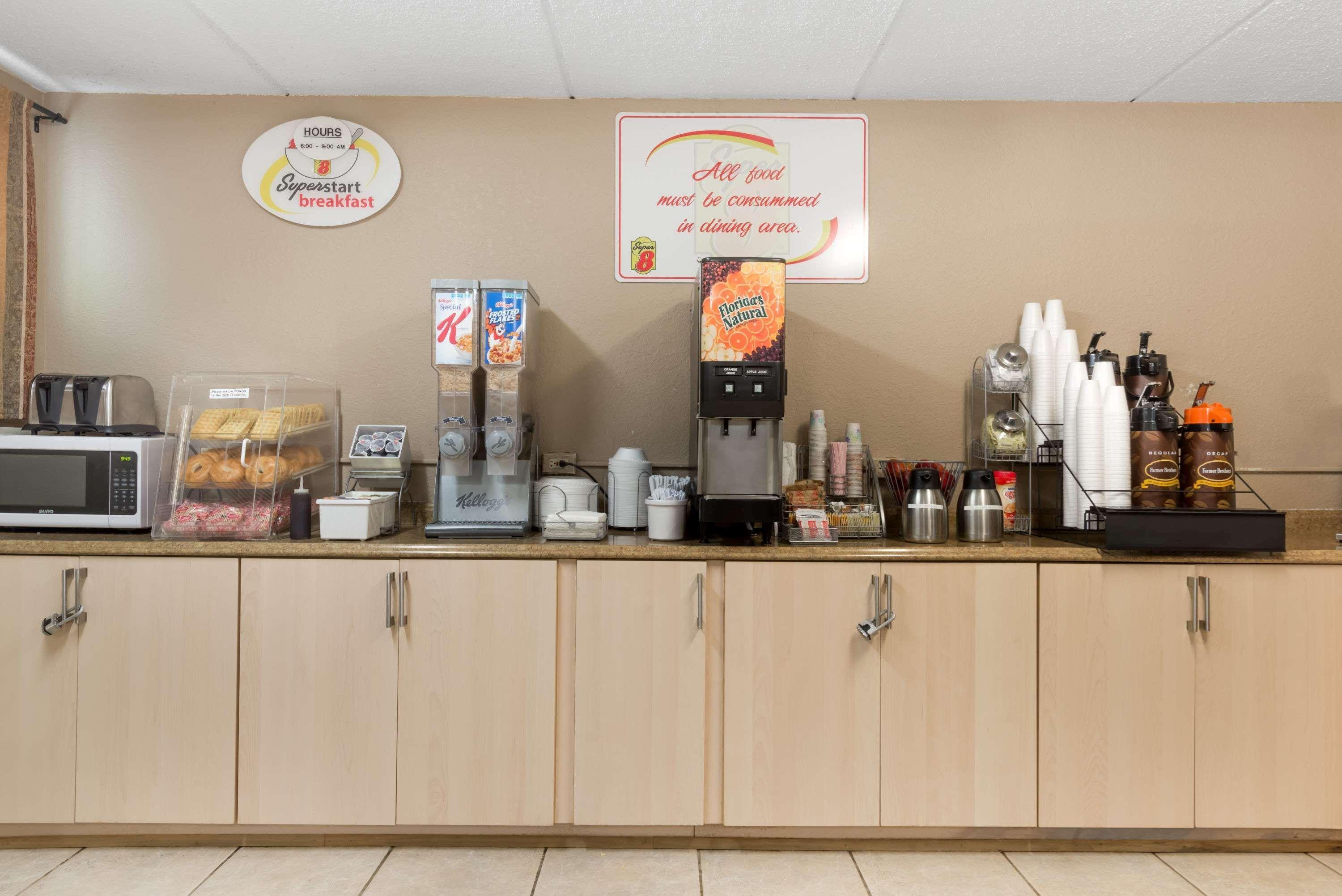 Super 8 By Wyndham Danbury Motel Ngoại thất bức ảnh