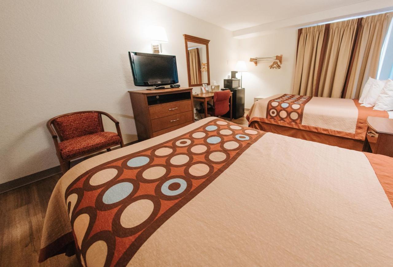 Super 8 By Wyndham Danbury Motel Ngoại thất bức ảnh