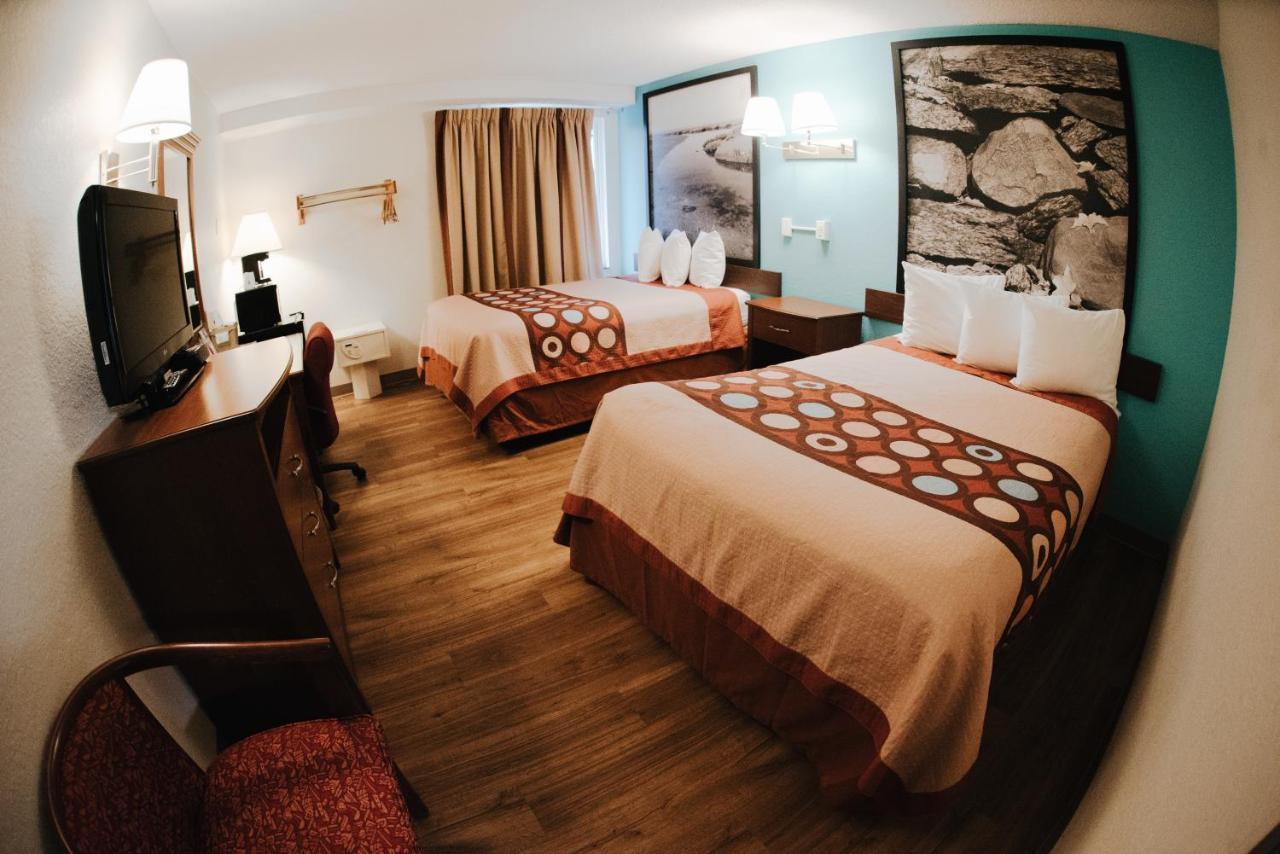 Super 8 By Wyndham Danbury Motel Ngoại thất bức ảnh