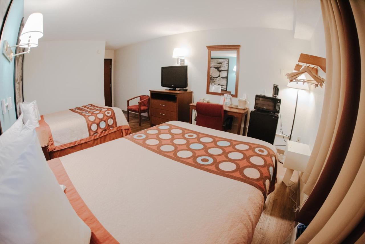 Super 8 By Wyndham Danbury Motel Ngoại thất bức ảnh